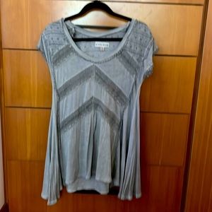 Knox Rose grey flowy tunic.